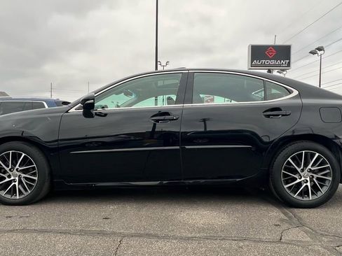 Used 2017 Lexus ES 350 w/ Luxury Package image 3