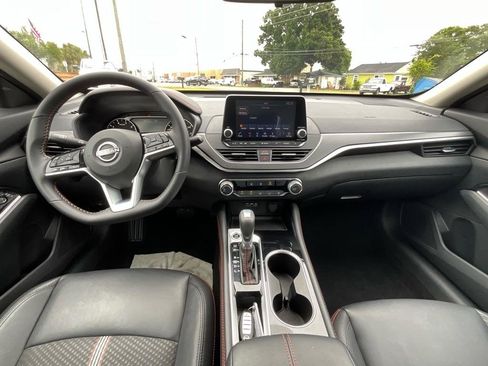 Used 2025 Nissan Altima 2.5 SR image 17