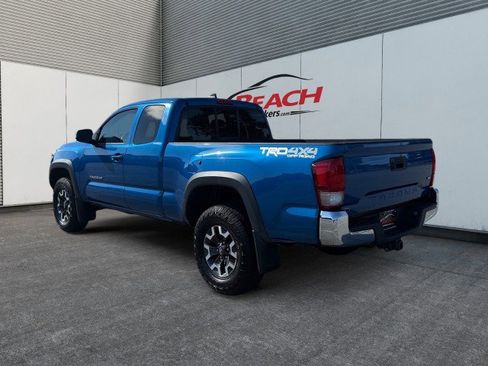 Used 2016 Toyota Tacoma TRD Off-Road image 11