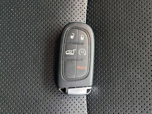 Used 2022 Jeep Cherokee Latitude Lux w/ Mopar Interior Package AWD/4WD image 32