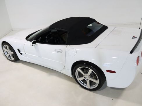 Used 2004 Chevrolet Corvette w/ Preferred Equipment Group image 10