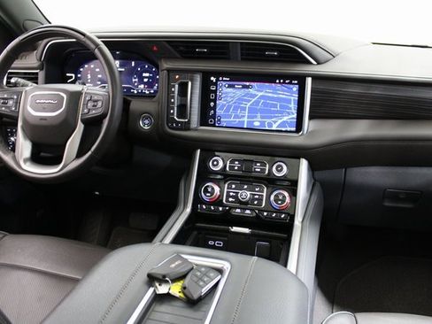 Used 2024 GMC Yukon XL Denali w/ Denali Reserve Package image 17