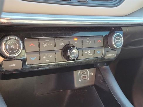 Used 2024 Jeep Compass Limited image 30