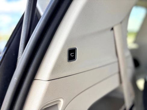 Used 2018 Chrysler Pacifica Touring-L image 23