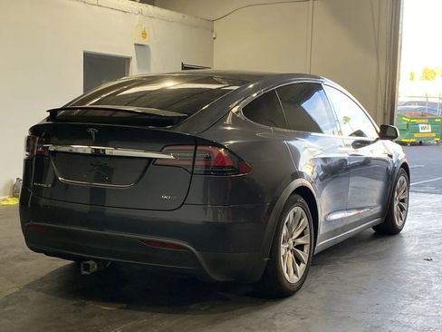 Used 2016 Tesla Model X 90D image 4