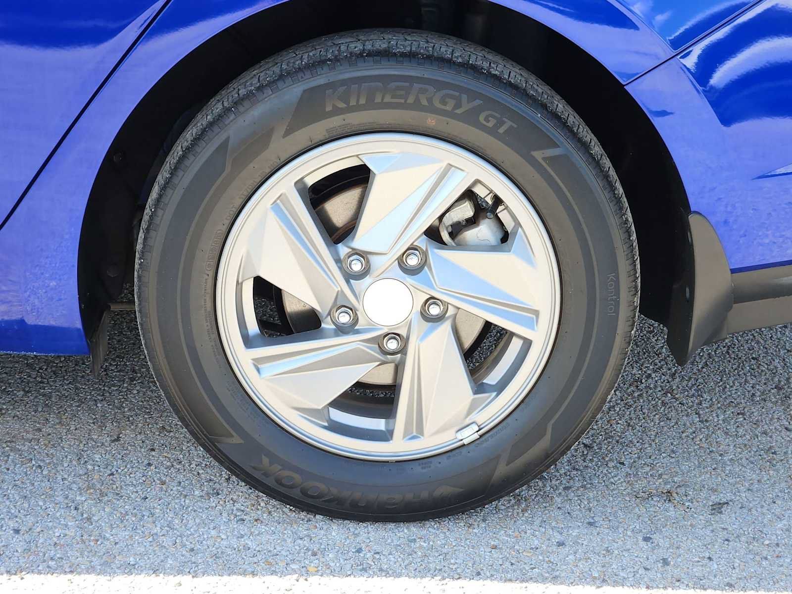 Used 2025 Hyundai Elantra SE FWD image 13