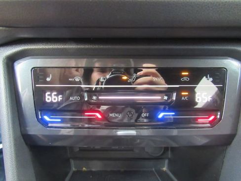 Used 2022 Volkswagen Tiguan SE R-Line image 43