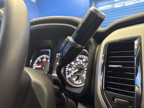 Used 2019 Nissan Titan SL w/ Chrome Package image 24