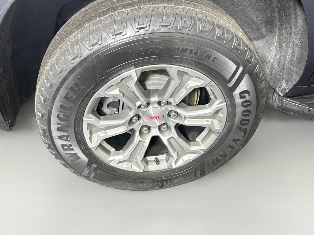 Used 2021 GMC Yukon SLE RWD image 32