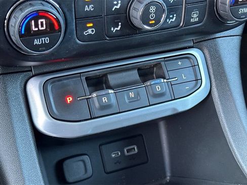 Used 2022 GMC Acadia SLE image 22