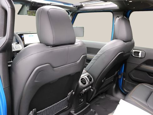 New 2026 Jeep Wrangler Unlimited Sahara AWD/4WD image 16
