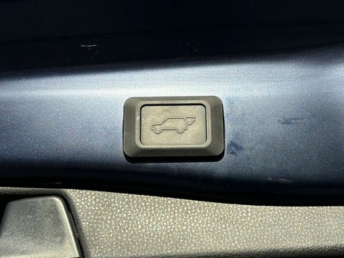 Used 2025 Toyota RAV4 XLE image 31