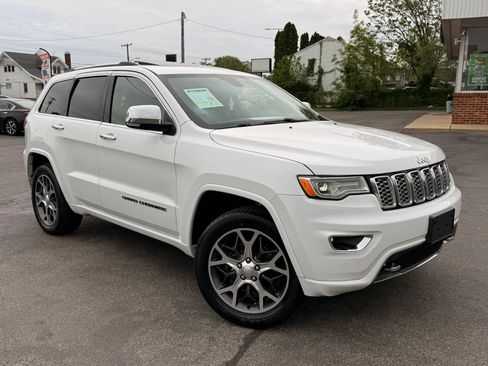 Used 2019 Jeep Grand Cherokee Overland AWD/4WD image 5