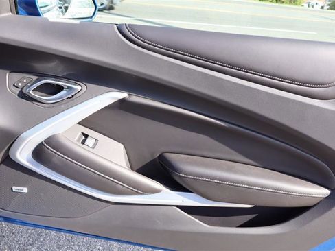 Used 2017 Chevrolet Camaro SS image 9