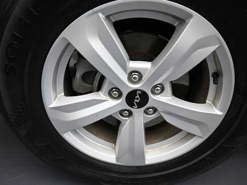Used 2022 Kia Sorento LX image 39