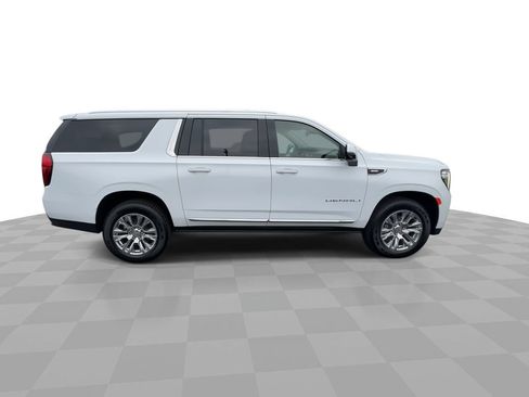 Used 2022 GMC Yukon XL Denali AWD/4WD image 9