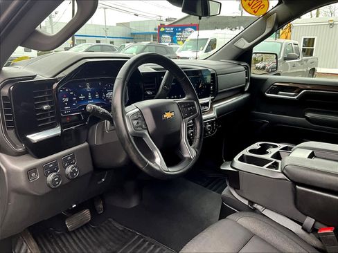 Used 2024 Chevrolet Silverado 1500 LT image 8
