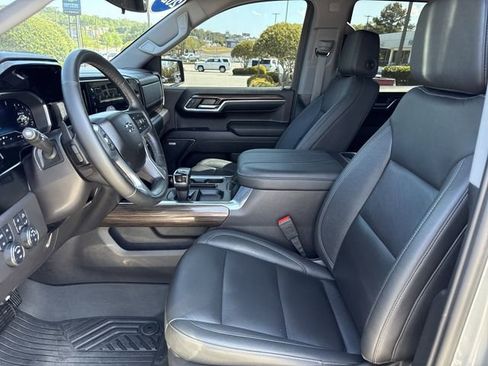 Used 2024 Chevrolet Silverado 1500 LT Trail Boss w/ Convenience Package II image 18