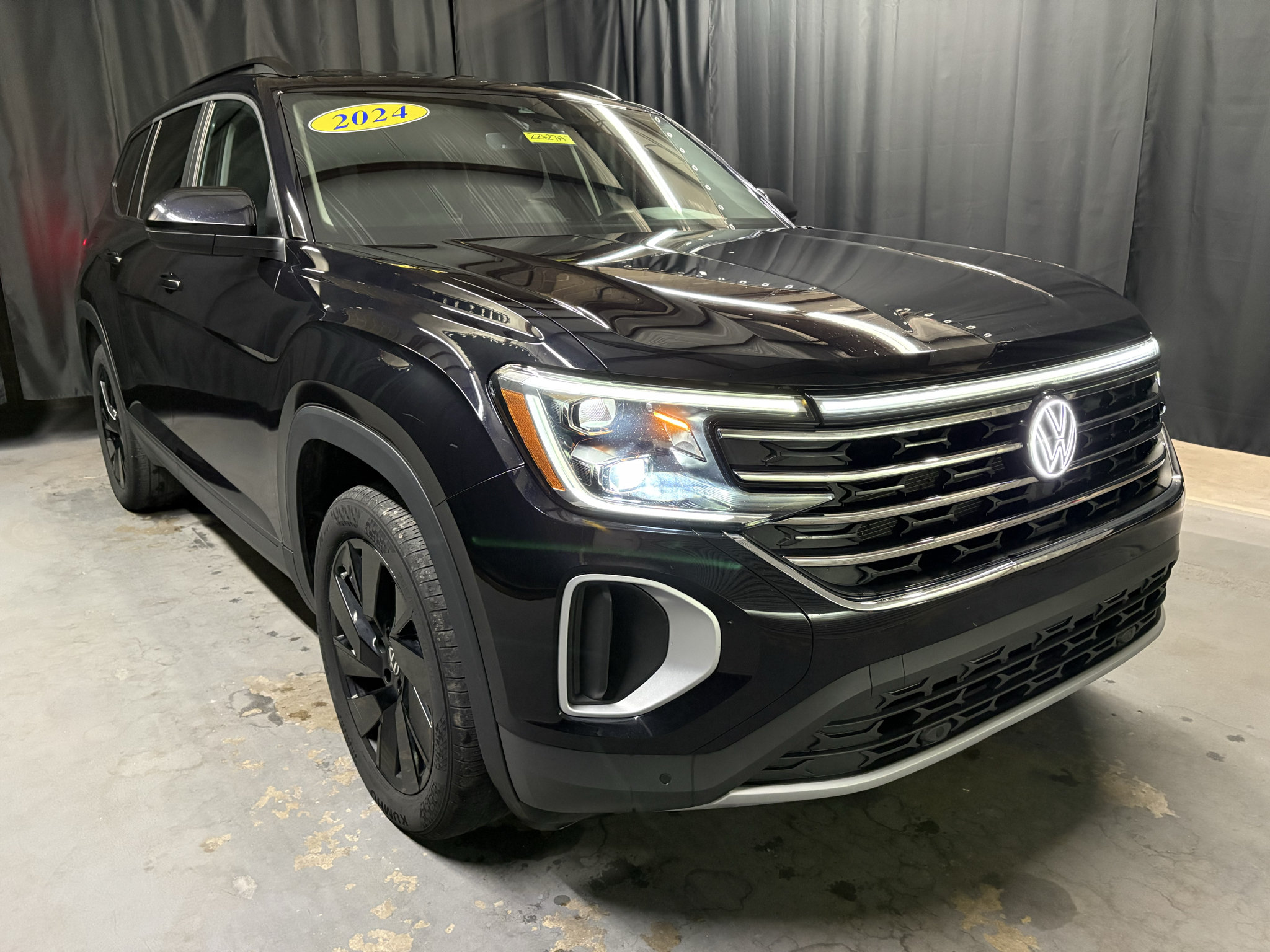 Used 2024 Volkswagen Atlas SE FWD image 3