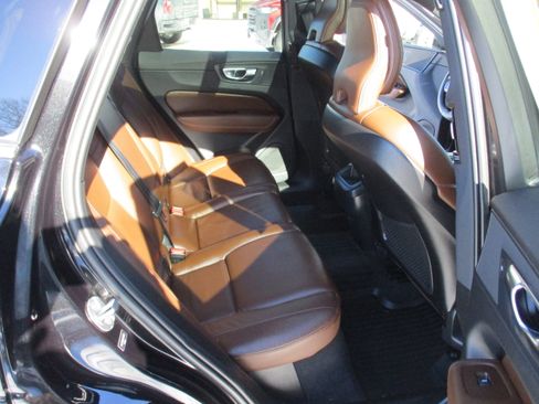 Certified 2023 Volvo XC60 B5 Plus image 15