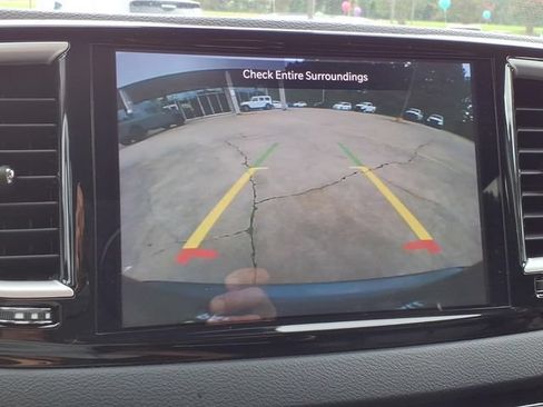 Used 2023 Chrysler Pacifica Touring-L FWD image 29
