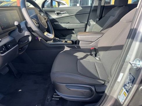 Certified 2025 Kia Sportage LX image 16