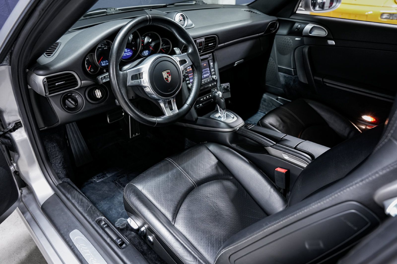 Used 2011 Porsche 911 Carrera RWD image 9