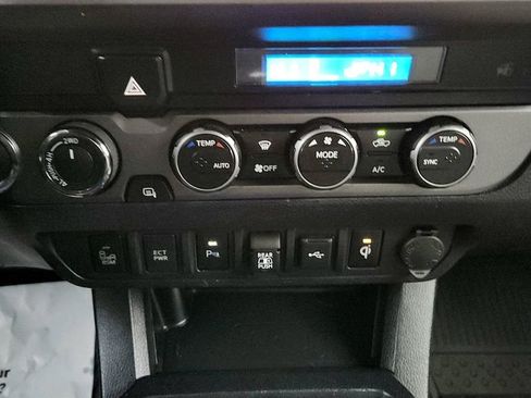 Certified 2022 Toyota Tacoma TRD Off-Road w/ Technology Package AWD/4WD image 29