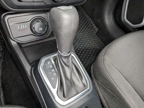 Used 2019 Jeep Renegade Latitude w/ Cold Weather Group AWD/4WD image 30