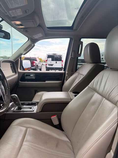 Used 2017 Lincoln Navigator L Select AWD/4WD image 16