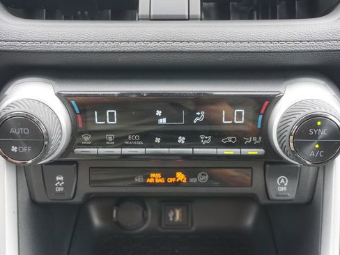 Used 2025 Toyota RAV4 XLE AWD/4WD image 11