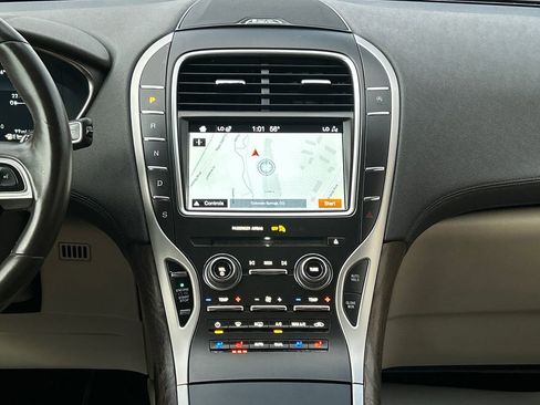 Used 2019 Lincoln Nautilus Reserve image 21