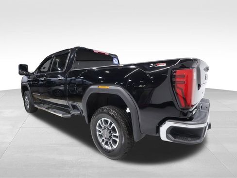 Used 2024 GMC Sierra 2500 SLT w/ SLT Convenience Package AWD/4WD image 2