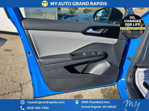 Used 2024 Volkswagen Taos SE image 10