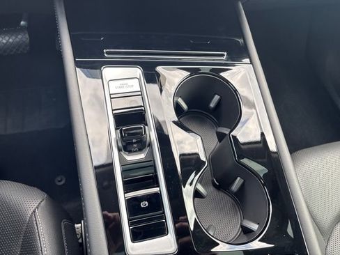 Certified 2025 Volkswagen Atlas SEL AWD/4WD image 21