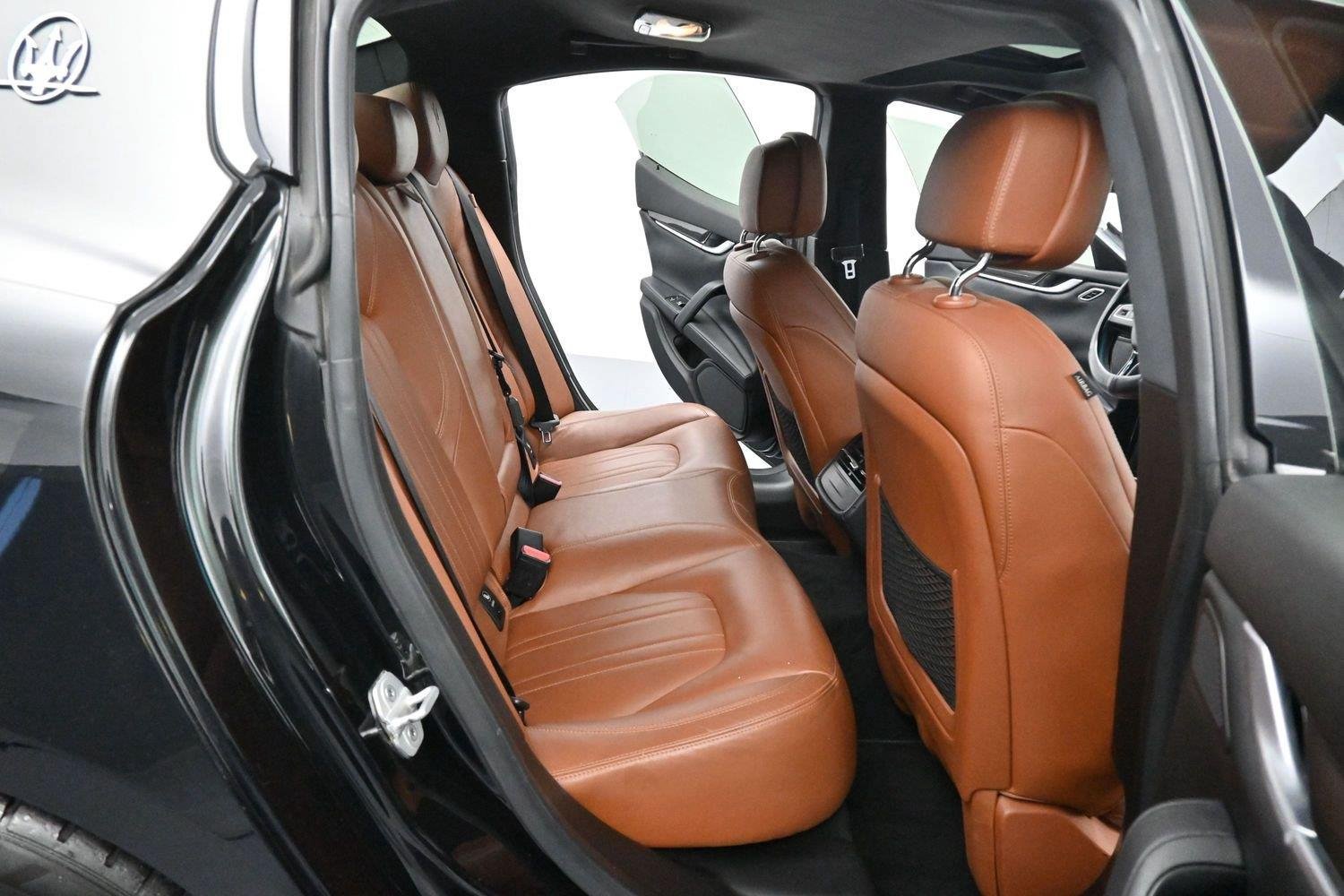 Used 2015 Maserati Ghibli RWD image 31