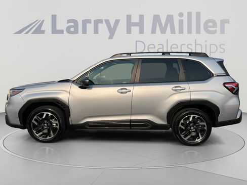 Used 2025 Subaru Forester Limited AWD/4WD image 2