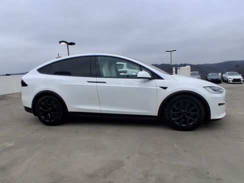 Used 2022 Tesla Model X AWD image 7