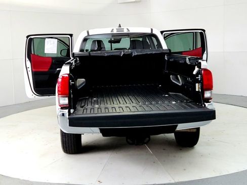 Certified 2023 Toyota Tacoma SR5 AWD/4WD image 11