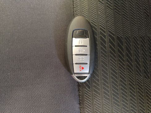 Used 2021 Nissan Versa SV FWD image 32