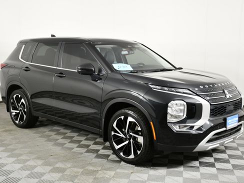 Used 2023 Mitsubishi Outlander SE image 4