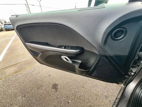 Used 2022 Dodge Challenger SXT image 13