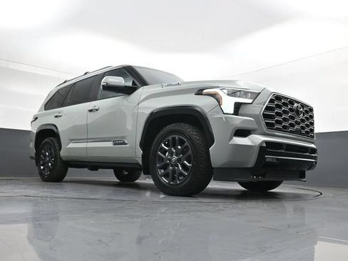 Used 2025 Toyota Sequoia Platinum AWD/4WD image 31