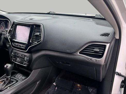 Used 2019 Jeep Cherokee Limited w/ Technology Group FWD image 18