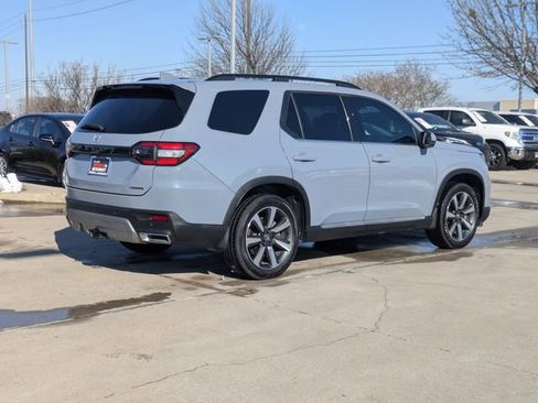 Used 2024 Honda Pilot Touring image 6