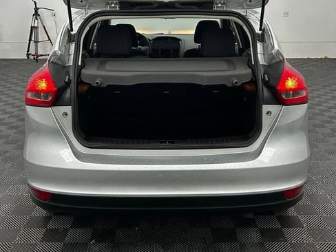 Used 2016 Ford Focus SE w/ SE Power Seat Package image 9