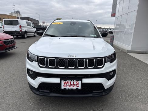 Used 2024 Jeep Compass Latitude w/ Altitude Special Edition image 5