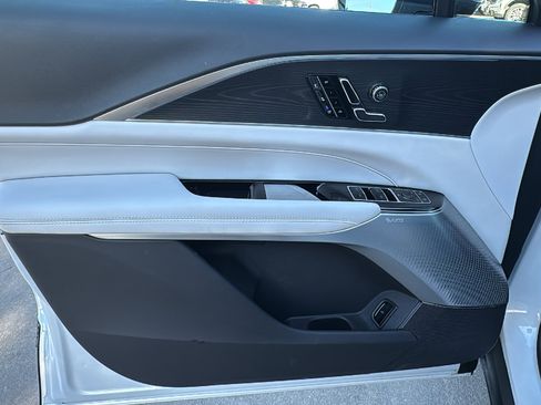 Used 2025 Cadillac Lyriq Luxury image 12