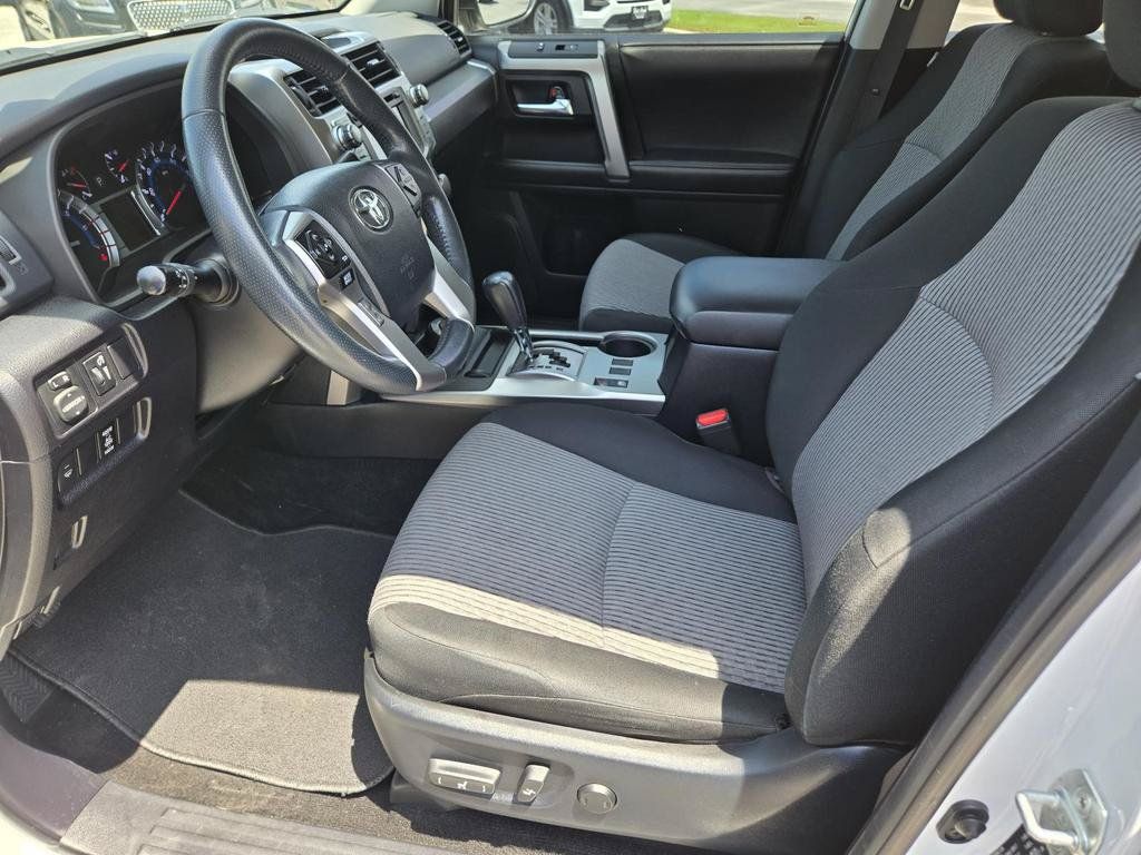 Used 2018 Toyota 4Runner SR5 AWD/4WD image 15