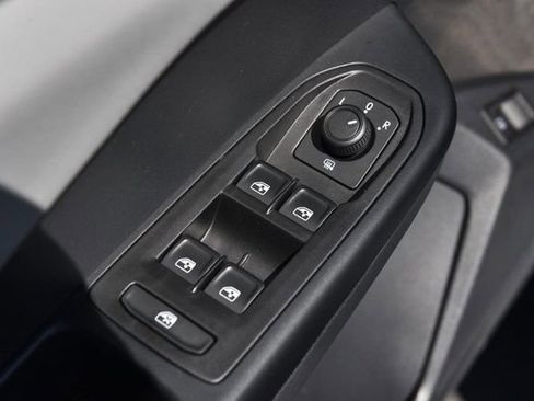 Used 2023 Volkswagen Taos SE w/ Panoramic Sunroof Package AWD/4WD image 8